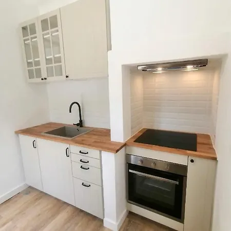 Pine & Apple Sintra House